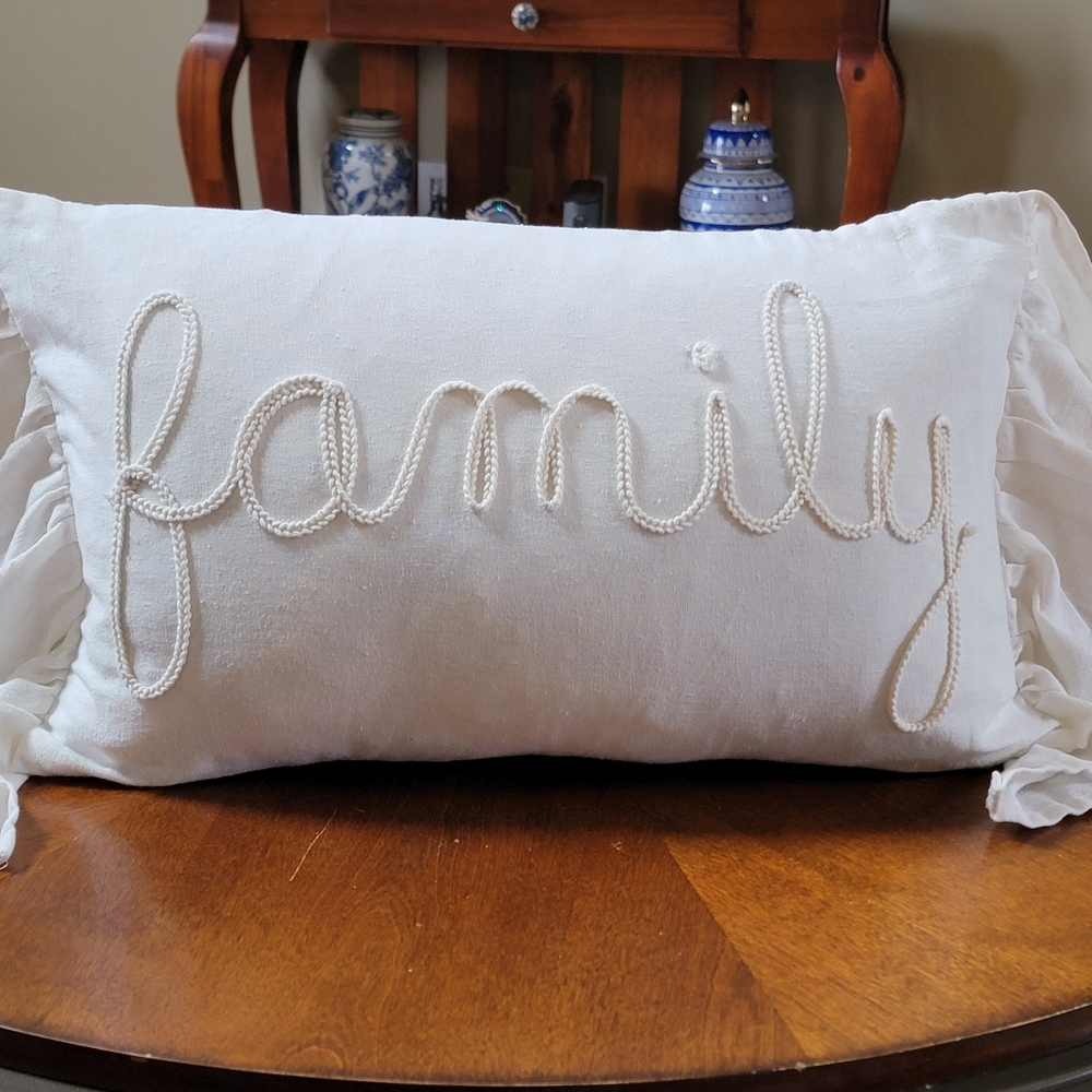 CREAM FAMILY PILLOW